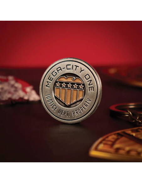 -18004-Merchandising - Réplica Moneda Mega-City One 2000 AD Juez Dredd Edición Limitada Fanattik-5060948297066